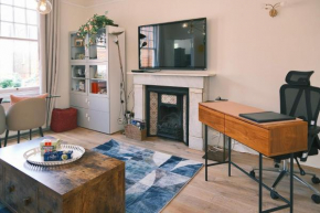 Kensington 1B1B with Sofa Double Bed Max 4 Guests